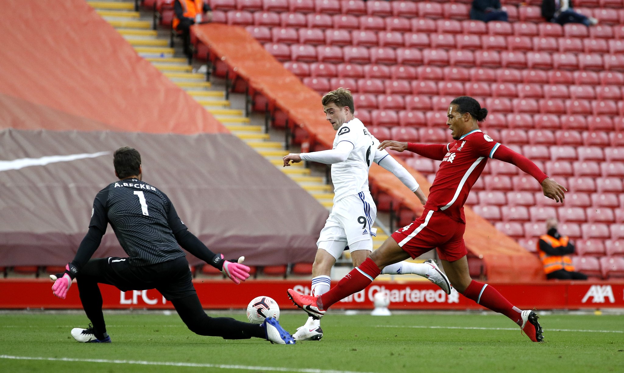 38岁298天，赫苏斯-纳瓦斯成塞维利亚队史西甲最年长进球者